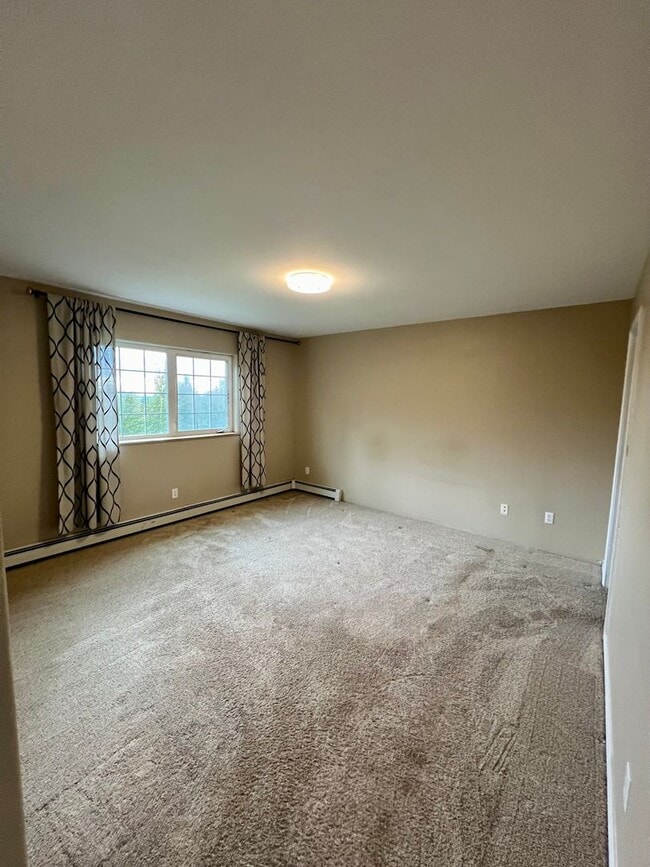 Building Photo - Spacious 3BR/2.5BA Fairbanks Home – Garage...