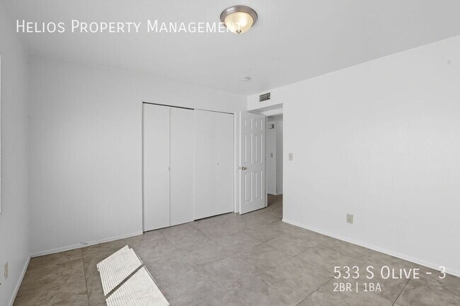 Building Photo - 533 S Olive