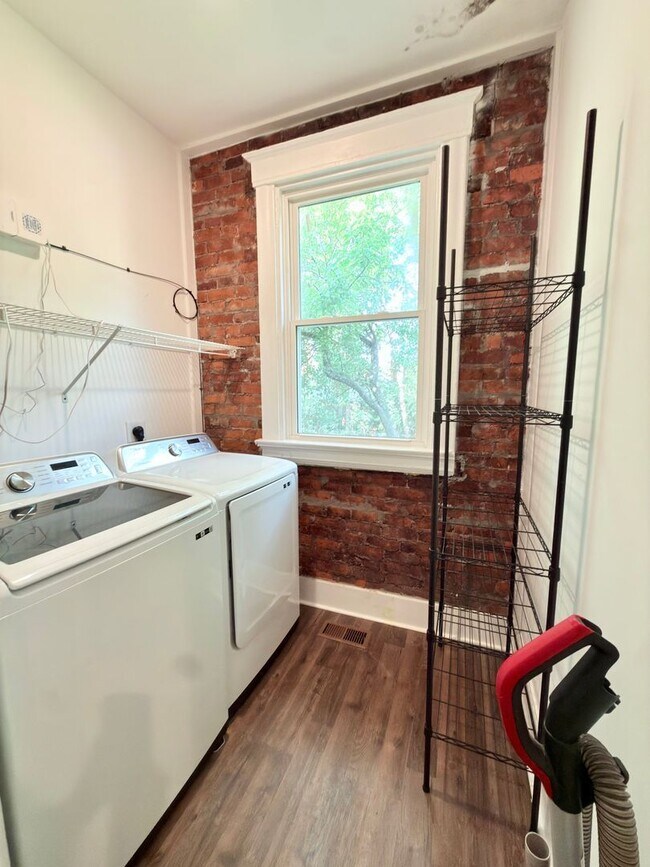 Building Photo - 2216 Burnet Ave