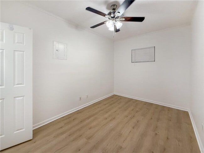 Building Photo - 10740 Plantation Bridge Dr