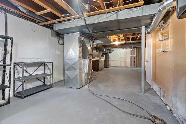 Building Photo - 5382 Kings Park Dr