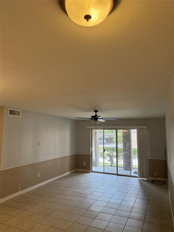 Building Photo - 7555 Katy Fwy