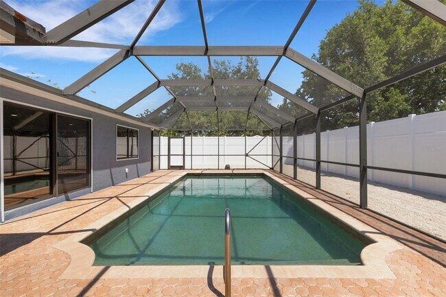 Building Photo - 4645 Hunter Ridge Dr