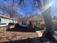 Building Photo - 2113 S Maple St