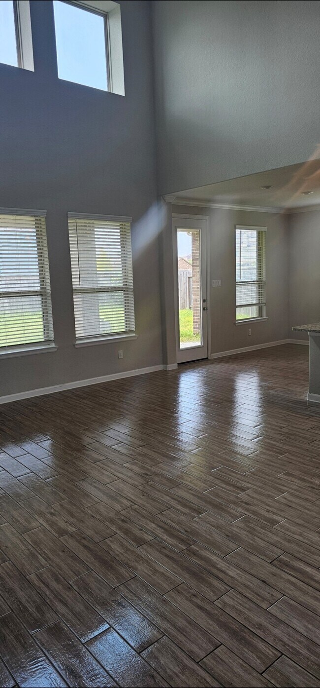 Building Photo - 2907 Velda May Dr