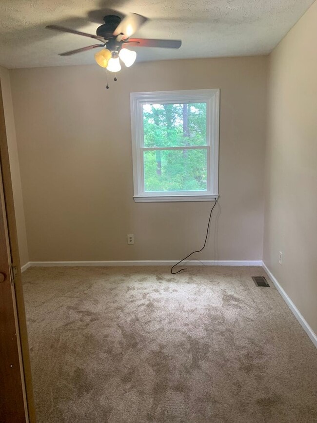 Building Photo - 3 Bedroom, 2 Bath in Rockingham