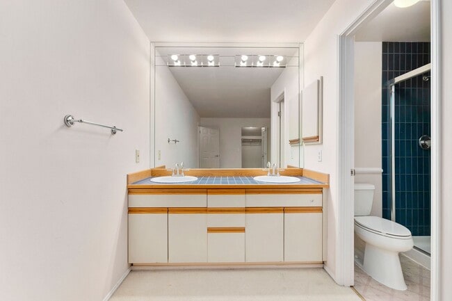 Building Photo - Beautiful 3 Bedroom Home in Bridle Trails