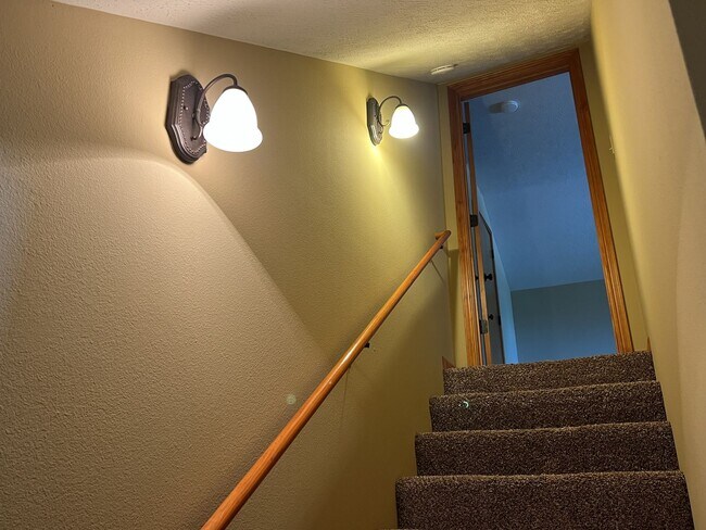 Building Photo - ***PRICE ADJUSTMENT - MOVE IN SPECIAL***