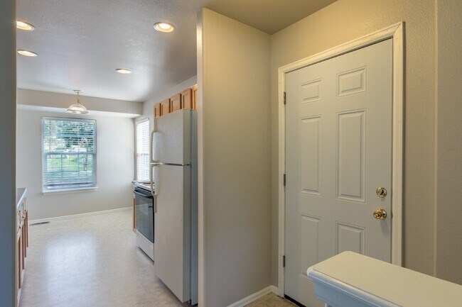 Building Photo - 56 Vale Cir