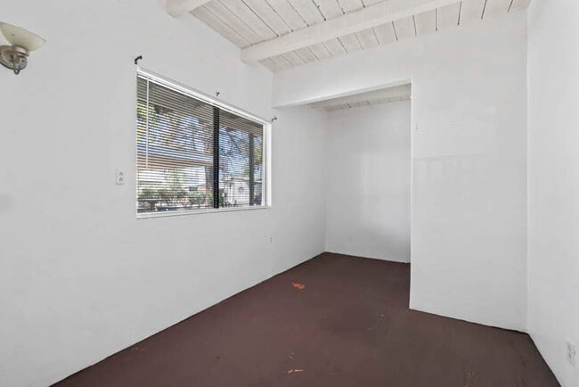 Building Photo - 3120 N Romero Rd