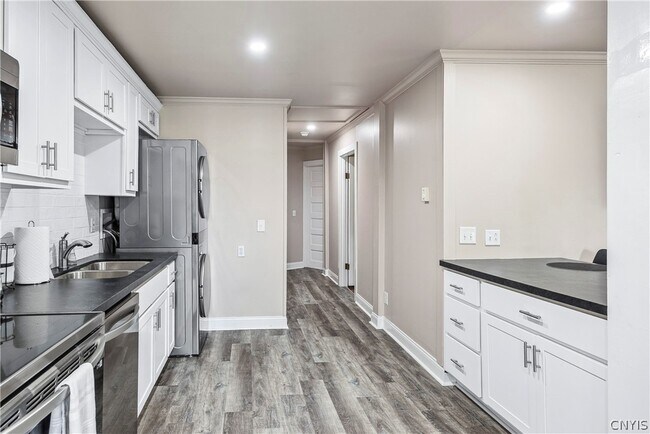 Building Photo - 40 Lakeview Cir