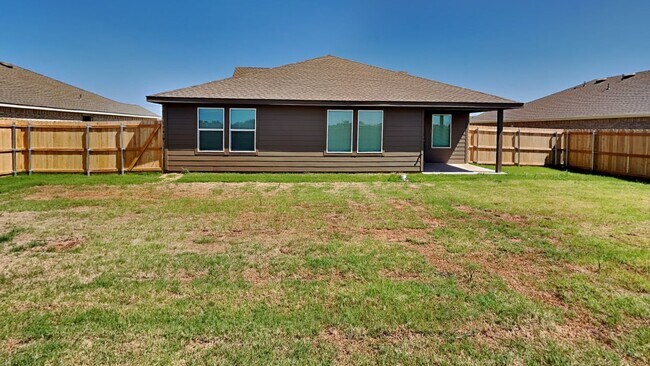 Building Photo - A Very Stunning and Spacious 4 Bedroom 2 Bath Home in Putnam City Schools