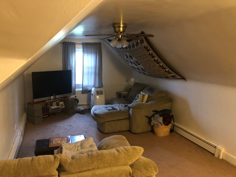 Bonus Room-2nd Living Room - 4319 Tesla St