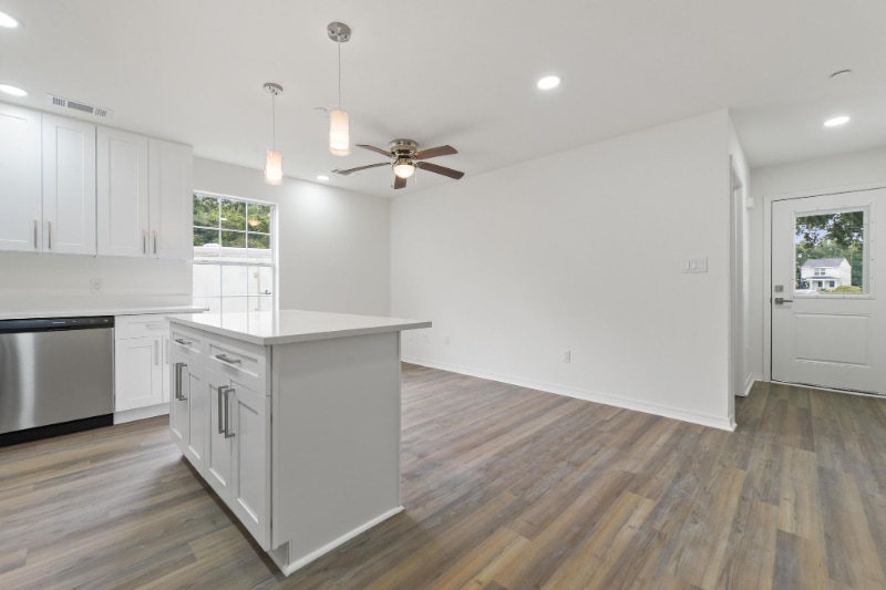 Building Photo - 957 Middle Ln