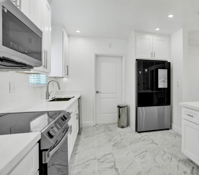 Building Photo - 12140 NE Miami Ct