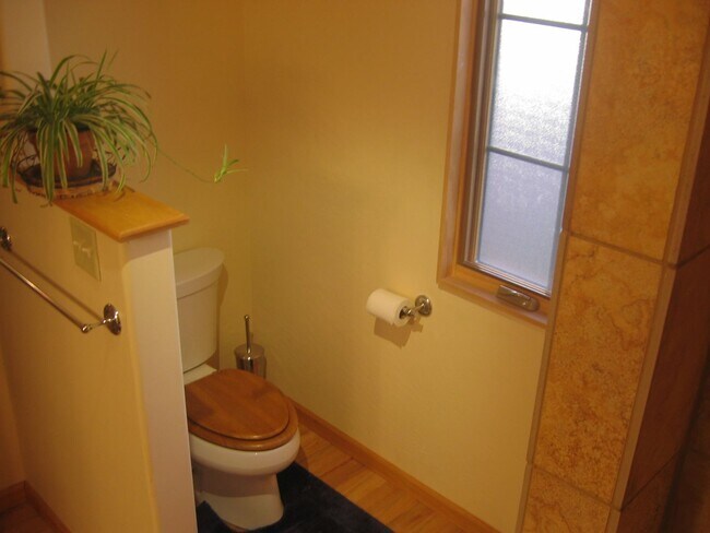 Building Photo - Santa Fe Style House & Studio on Rio Vista...
