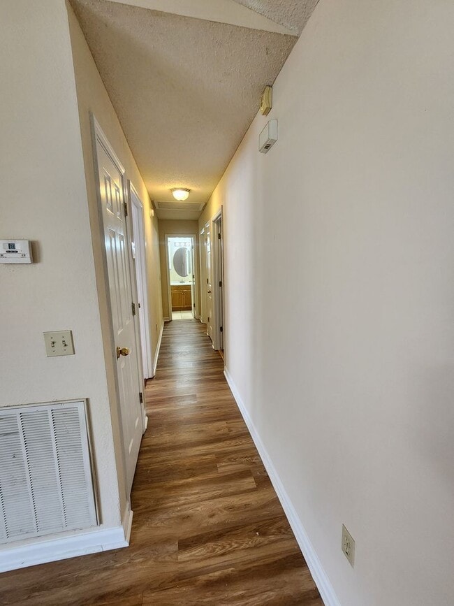 Building Photo - 906 Rice Ct