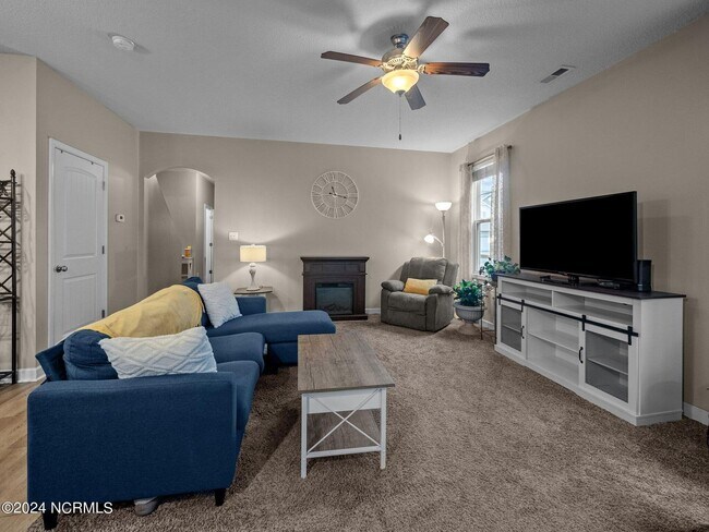 Building Photo - Holly Ridge Townhome Available!