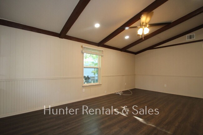 Building Photo - Won't Last!