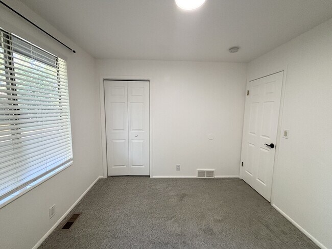 Building Photo - 2243 Aspen Hills Dr