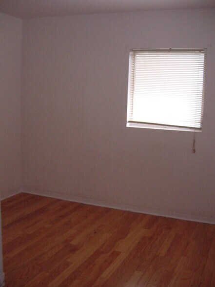 Building Photo - 725 Jackson St N