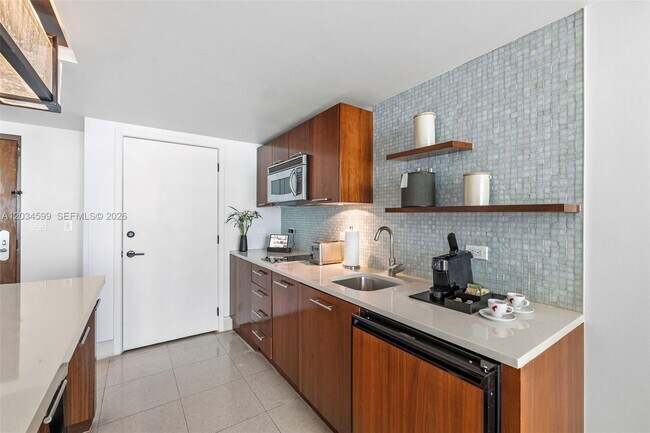 Building Photo - 6801 Collins Ave