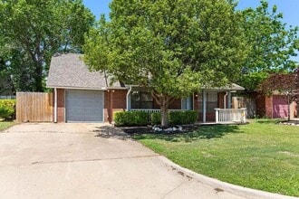 Building Photo - 4013 SW Sunflower Ln