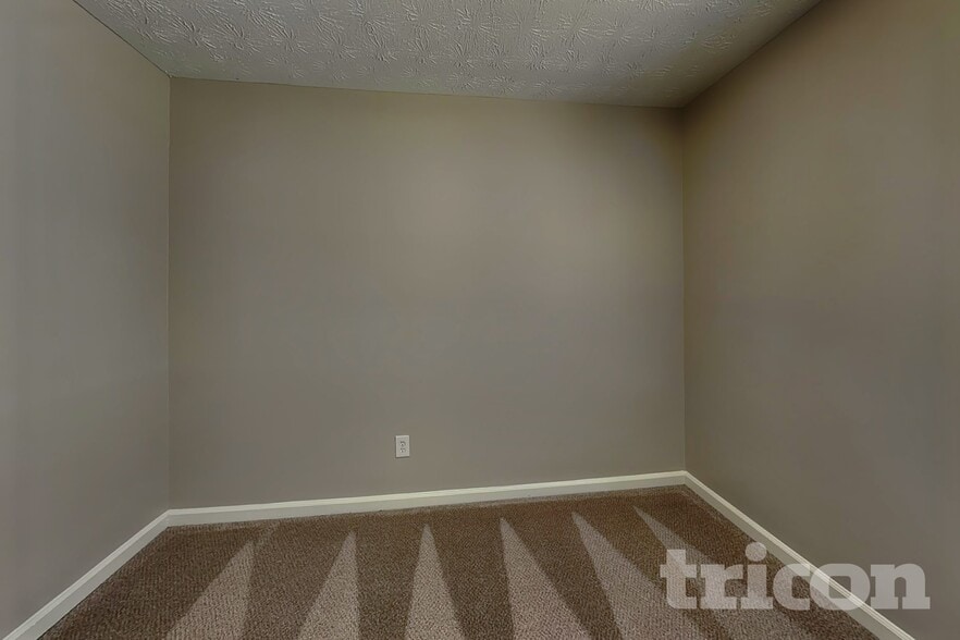 Building Photo - 1515 Olde Oak Dr