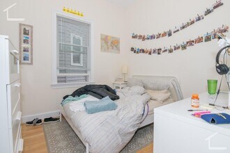 Building Photo - Charming 3 Bedroom-No Broker Fee