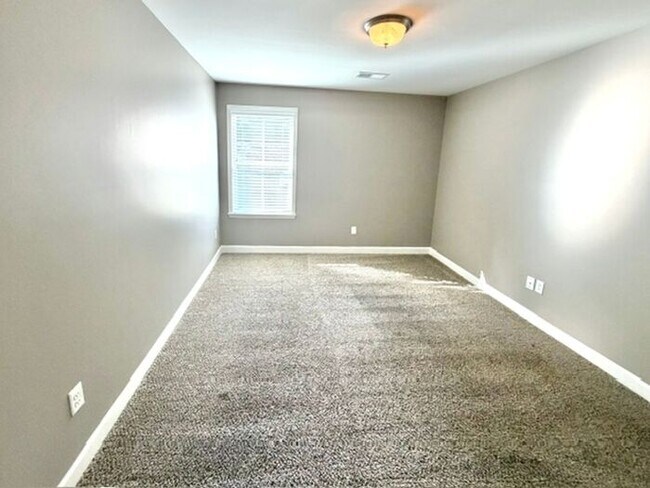 Building Photo - Gated Community, 4-Bedroom 2.5 Bath Home Available Now In Southeast Memphis @ Stonebrier
