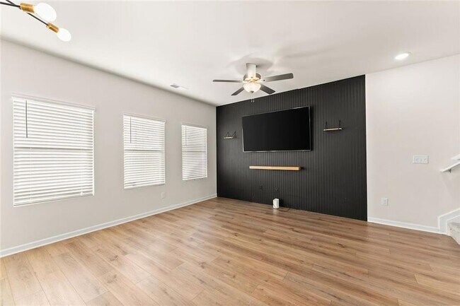 Building Photo - 76 Regent Pk