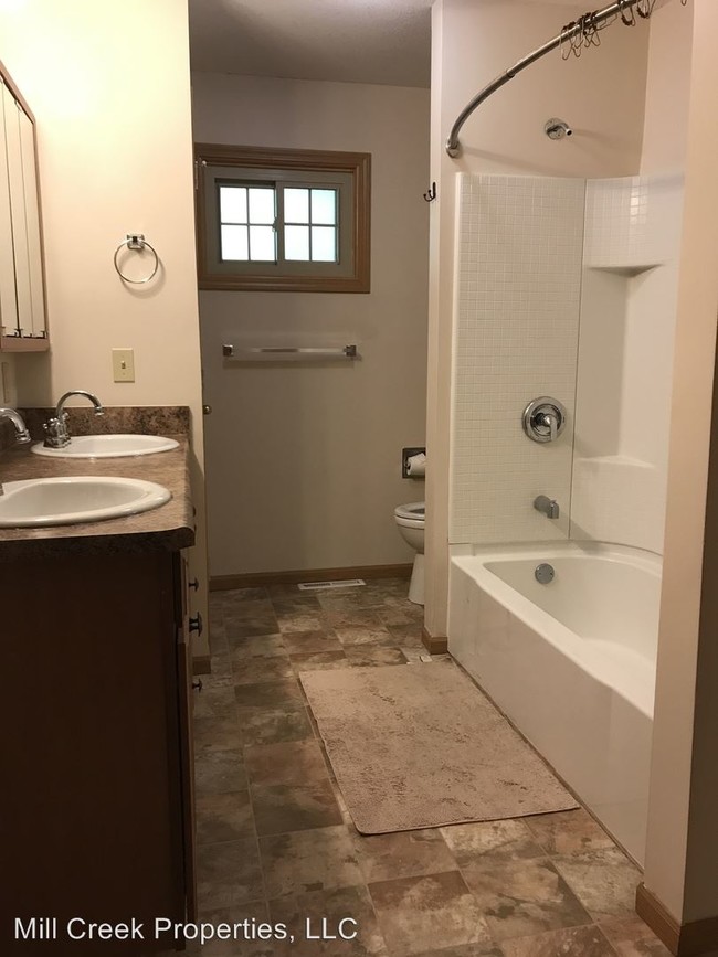 Building Photo - 508 Oakhurst Dr