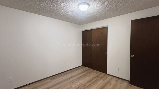 Building Photo - Updated 2 Bedroom Featuring New Plank Flooring