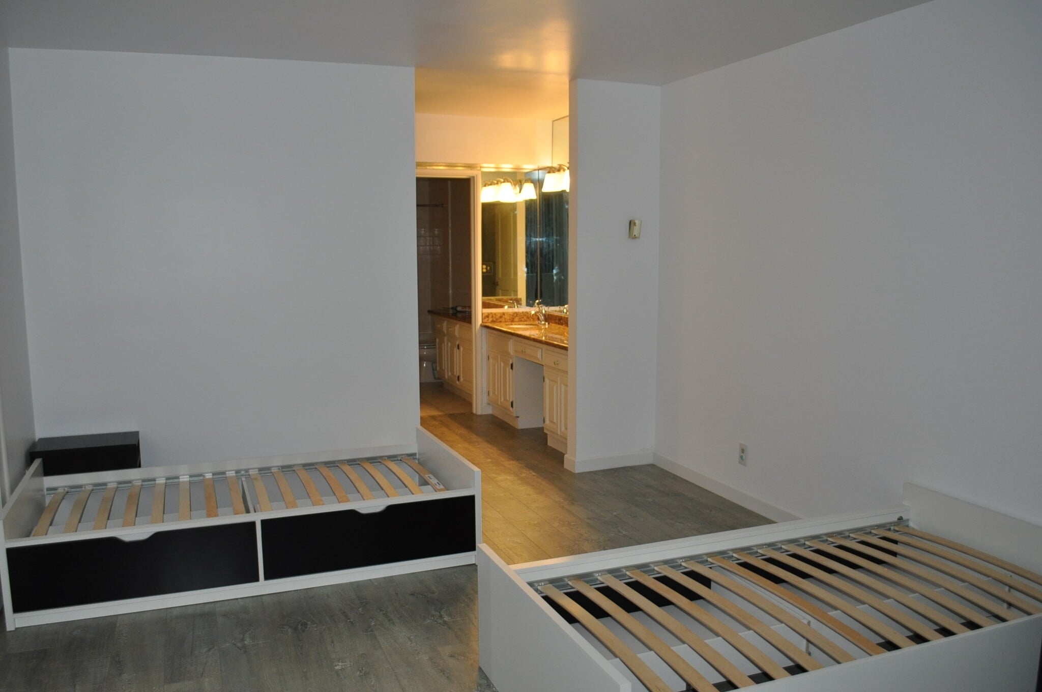 Building Photo - 540 Kelton Ave