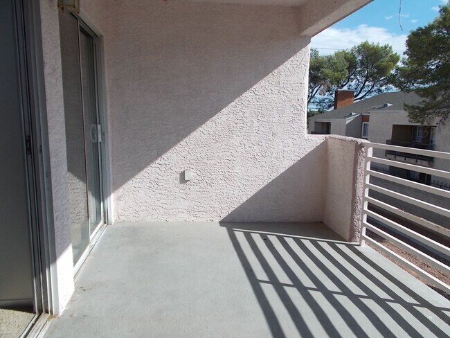 Building Photo - 4555 E Sahara Ave
