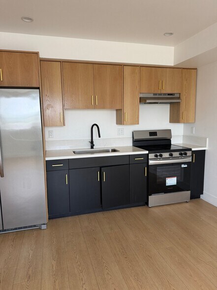 Building Photo - 1400 57th St