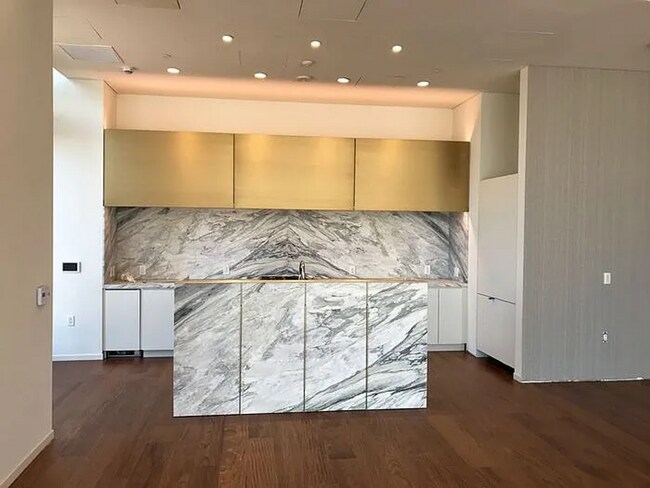 Building Photo - Luxury Executive Condo for Rent - DTLA