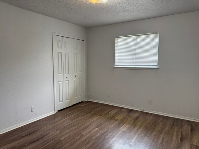 Building Photo - 132 Meadow Way