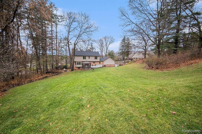 Building Photo - 695 Heritage Dr