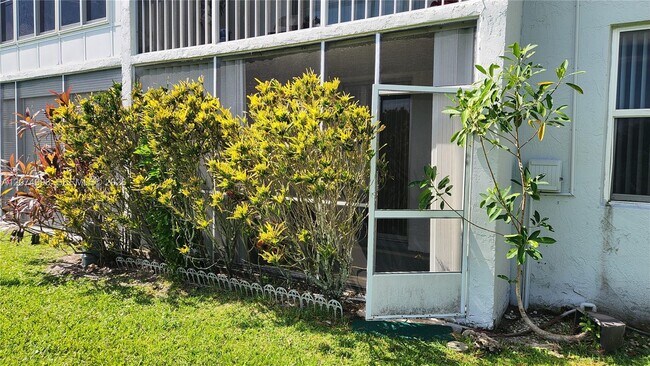 Building Photo - 6550 Royal Palm Blvd