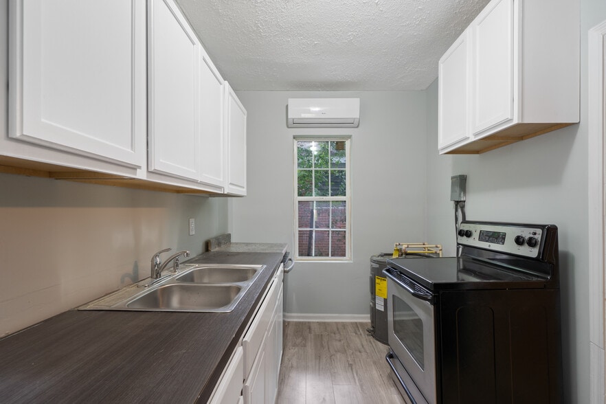 Building Photo - 608 Monroe St