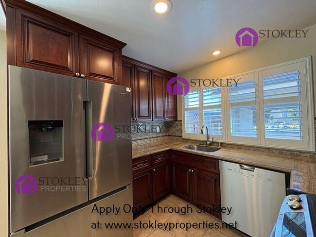 Building Photo - 323 Thistle Cir