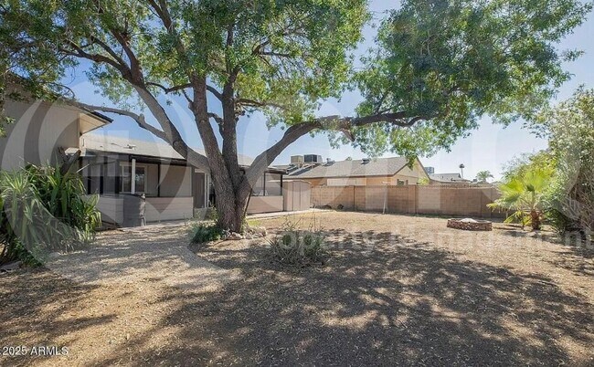Building Photo - 1646 E Hermosa Dr