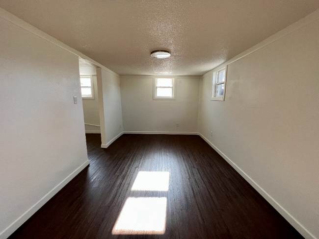 Building Photo - Updated Single Family Home!