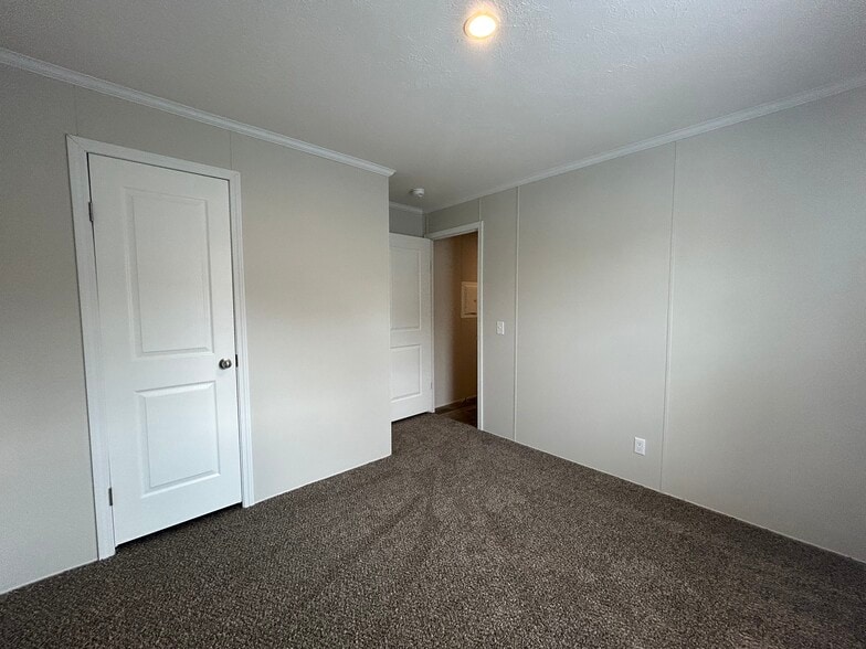 Building Photo - 2364 Maple Dr