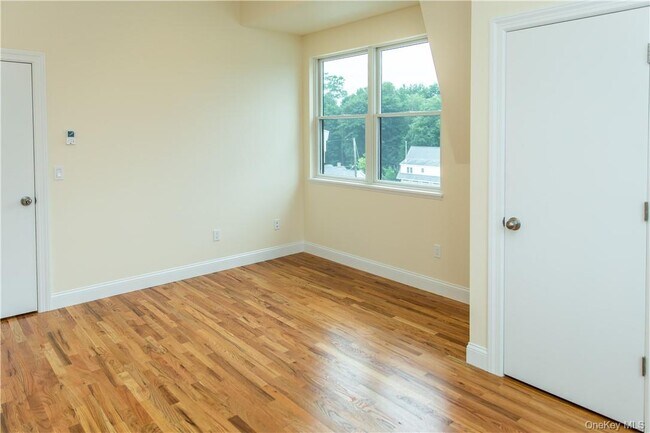 Building Photo - 23 E Main St