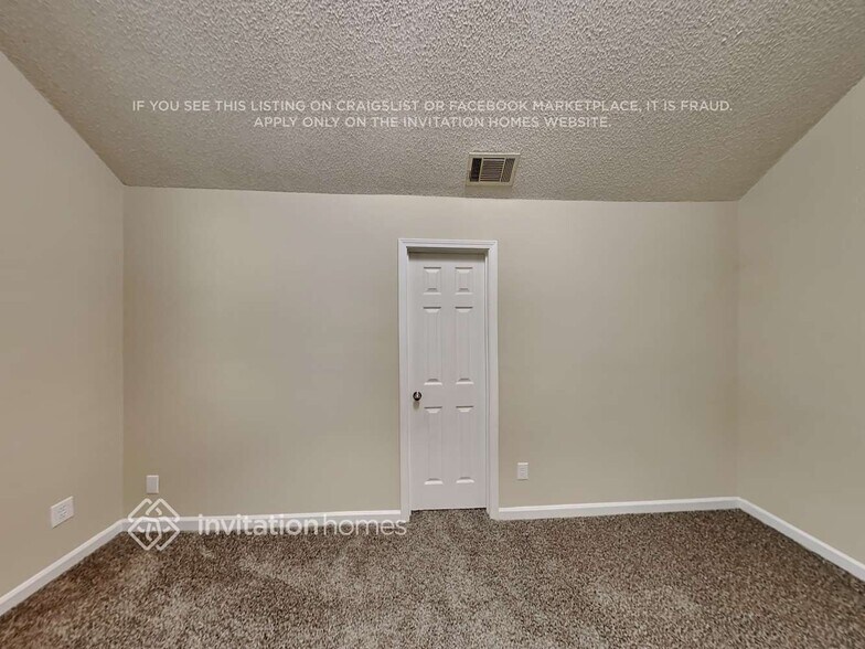 Building Photo - 6767 Mancha St