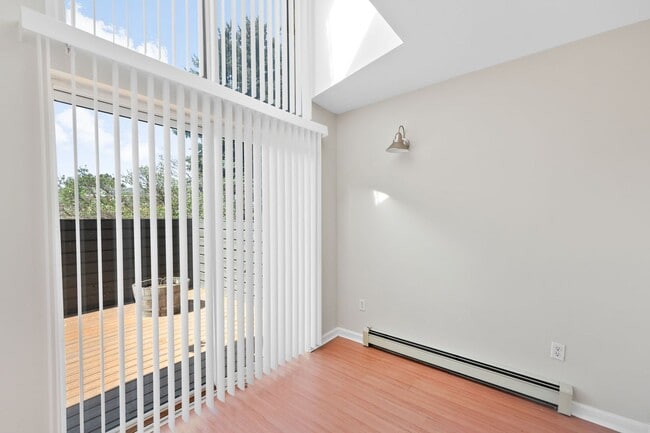 Building Photo - 4744 Edison Ln