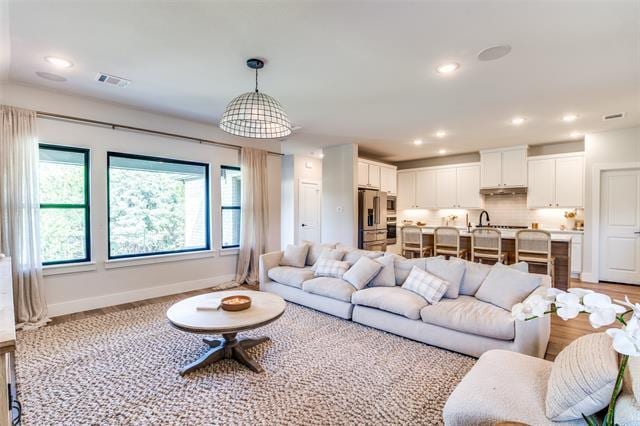 Building Photo - 594 Torrey Pines Cir