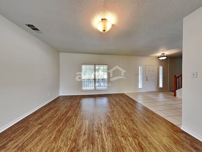 Building Photo - 962 Wisperwood Dr